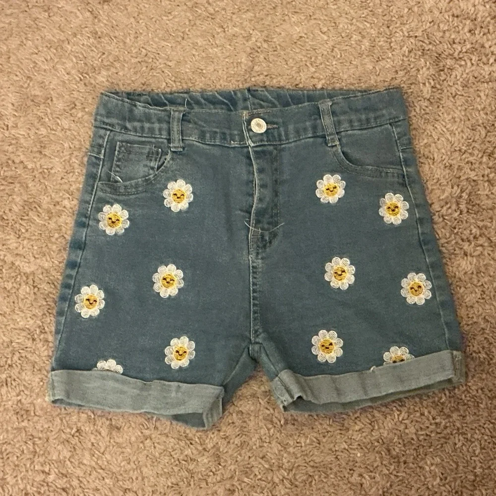 GIRLS SIZE 10- Daisy Jean shorts